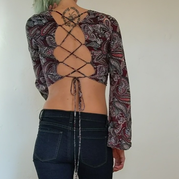 Backless crop top - Picture 2 of 3